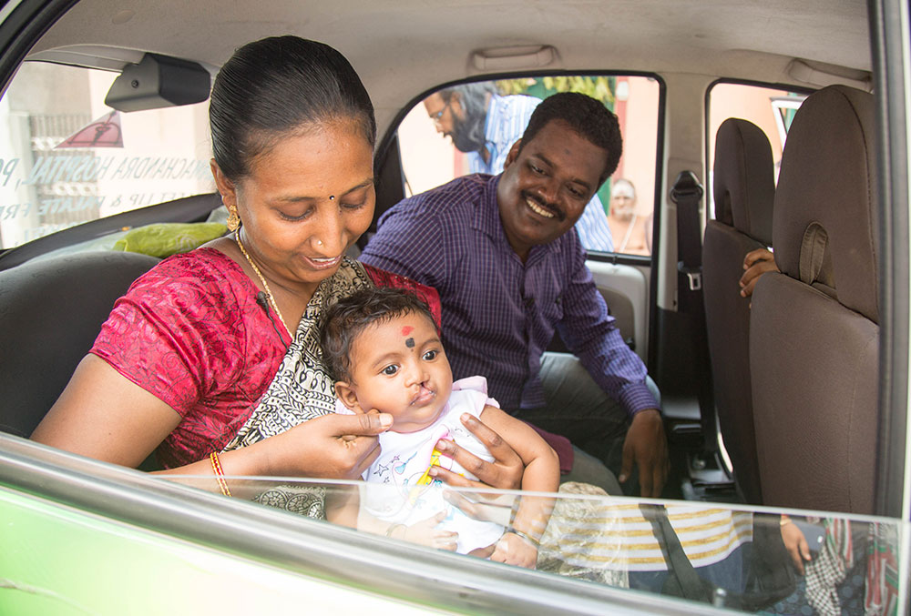 Jaya et sa famille en route vers l'hôpital